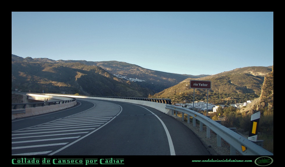 Ya en la carretera nueva, dejamos Yátor a nuestra derecha. 